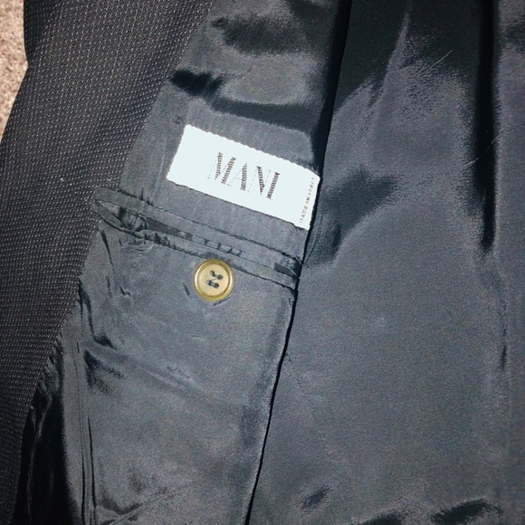 Armani - Picture 2 of 4